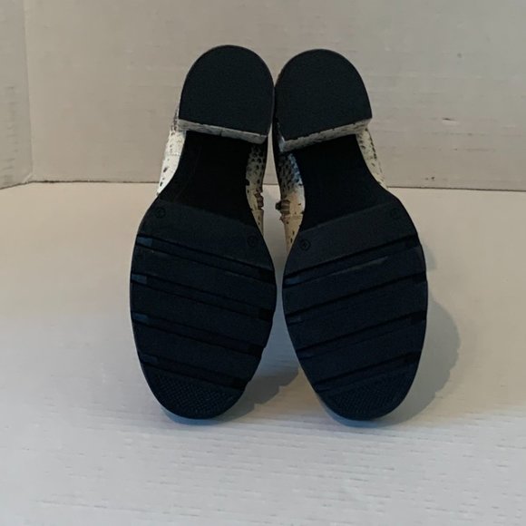 Steve Madden Womens Snake Skin Pattern Ankle High Boot Zipper Sides Size 5.5M - Picture 6 of 13